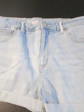 Juniors No Boundaries light wash jean shorts sz 17